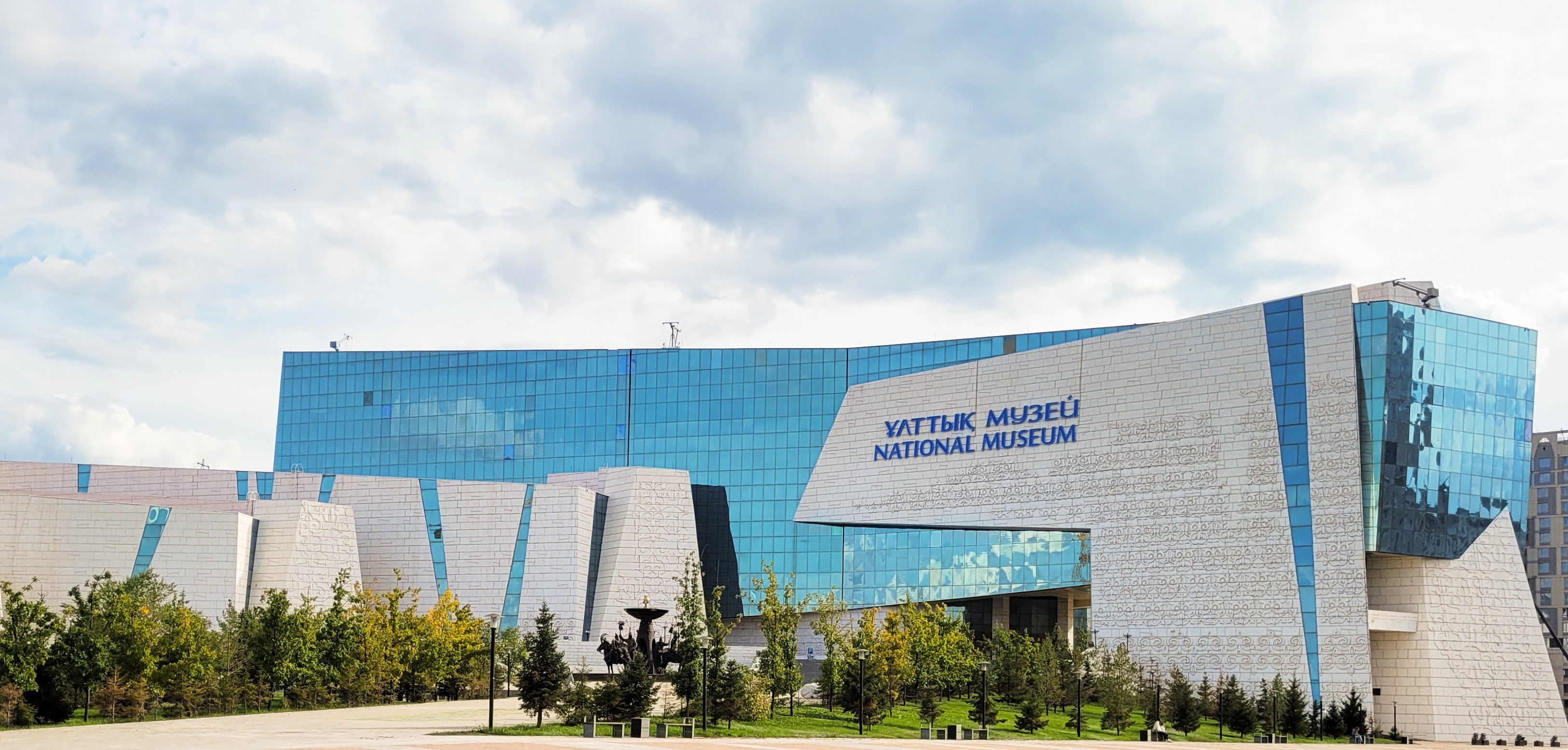 Обед в ресторане казахской кухни 